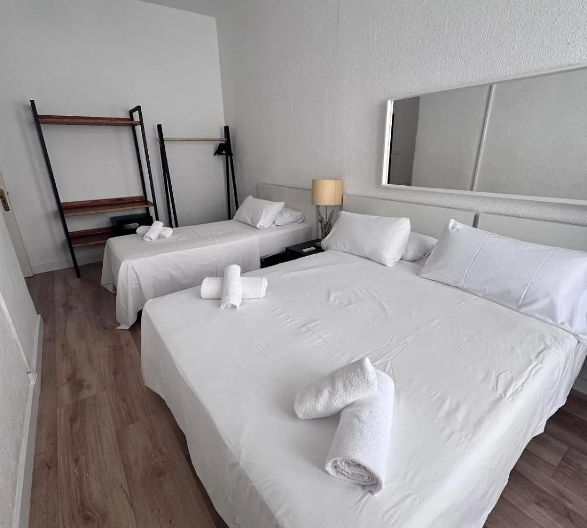 Calma House Rooms Barcelona 0*,  Spain