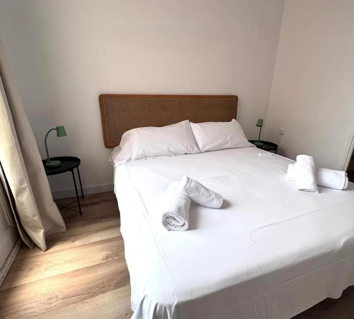 Guest house Calma House Rooms Barcelona Spain