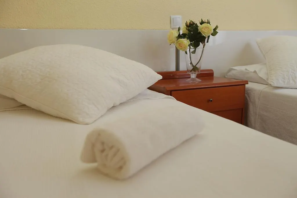 Guest house Calma House Rooms Barcelona Spain